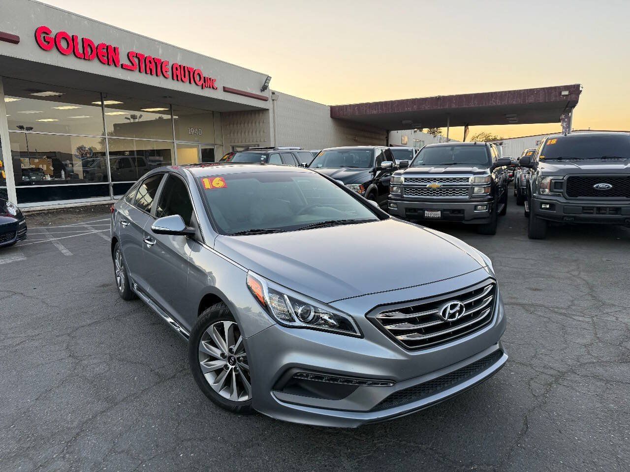 Used 2016 Hyundai Sonata Sport w/ Option Group 1V FWD image 1