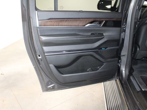 Used 2023 Jeep Grand Wagoneer L Series II image 28