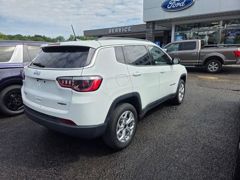 Used 2025 Jeep Compass Latitude w/ Sun & Sound Group AWD/4WD image 3