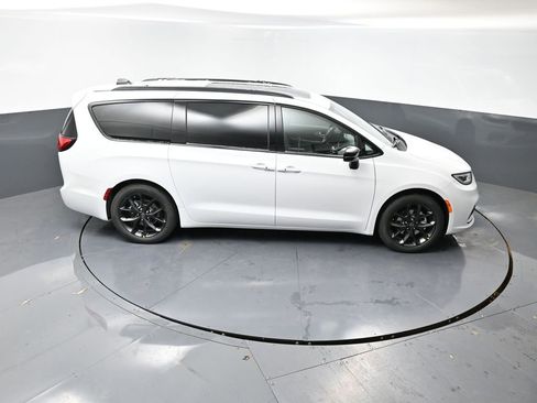 New 2026 Chrysler Pacifica Limited w/ S Appearance Package image 44