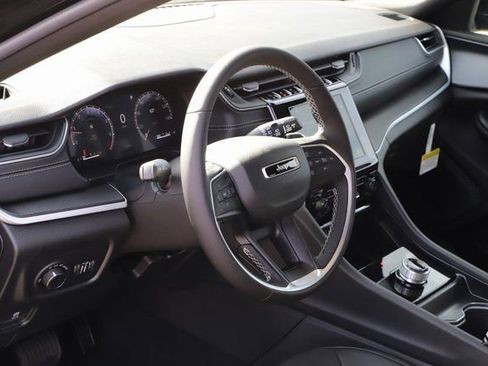 New 2025 Jeep Grand Cherokee Altitude AWD/4WD image 10