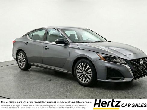 Used 2025 Nissan Altima 2.5 SV image 1