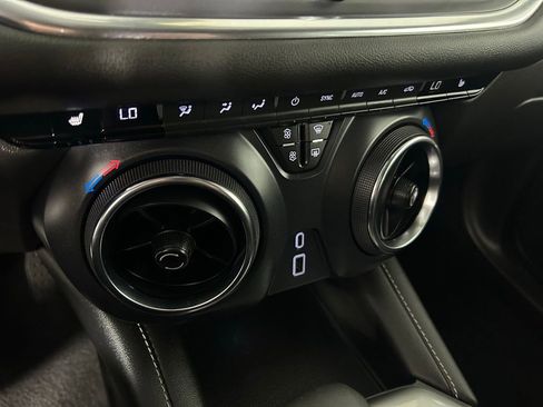 Used 2025 Chevrolet Blazer LT AWD/4WD image 9