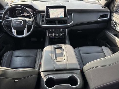 Used 2022 GMC Yukon SLT w/ SLT Premium Package image 17