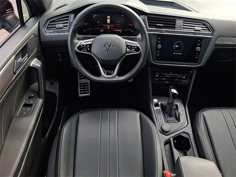 Used 2024 Volkswagen Tiguan SE R-Line image 12