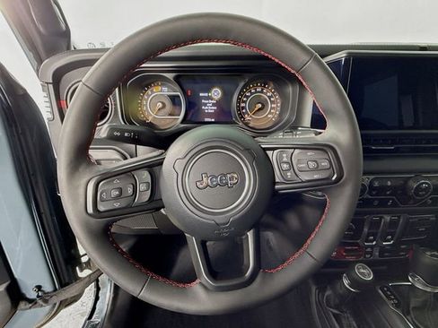 Used 2024 Jeep Wrangler Rubicon image 11
