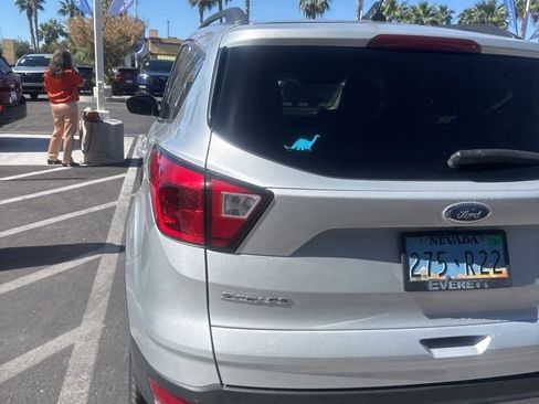 Used 2019 Ford Escape SEL image 4