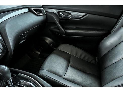 Used 2015 Nissan Rogue SL w/ SL Premium Package image 25