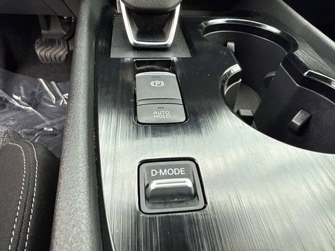 Used 2023 Nissan Rogue SV image 34