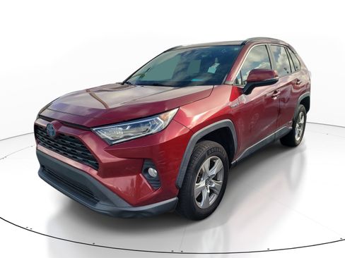 Used 2020 Toyota RAV4 XLE w/ Convenience Package AWD/4WD image 3