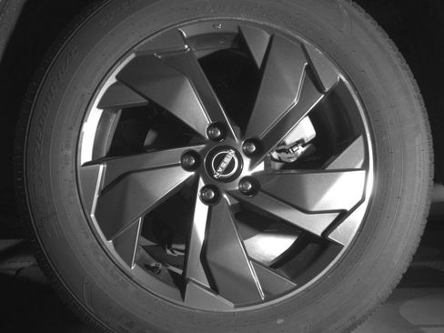 Used 2025 Nissan Rogue SV FWD image 17