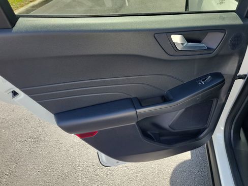 Used 2022 Ford Escape SEL w/ Technology Package FWD image 9