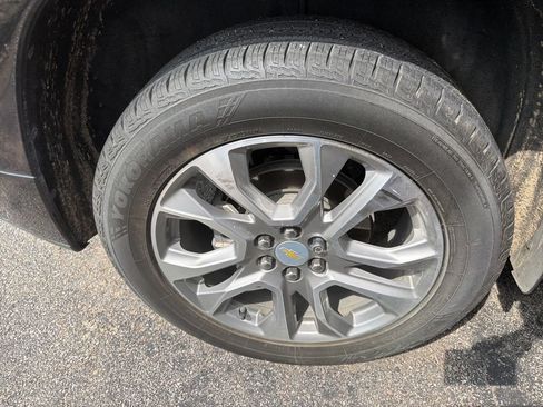 Used 2021 Chevrolet Traverse Premier w/ LPO, Floor Liner Package FWD image 47