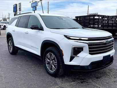 Used 2024 Chevrolet Traverse LT