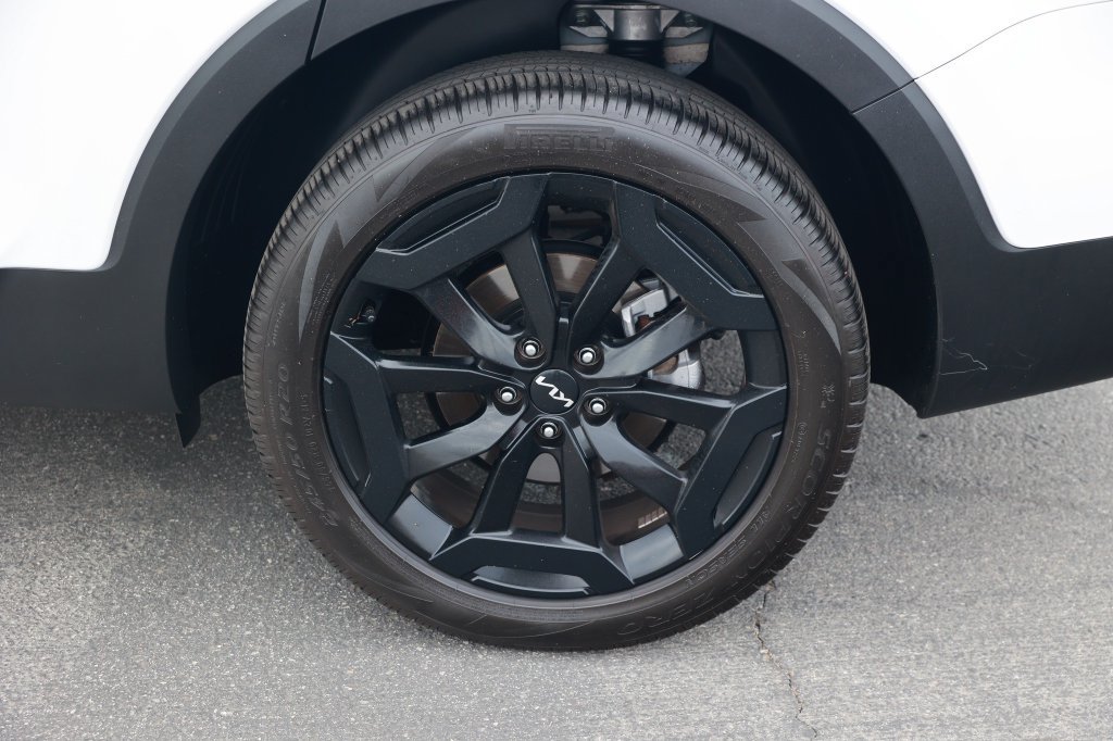 Used 2025 Kia Telluride EX w/ EX Captain's Chair Package FWD image 13