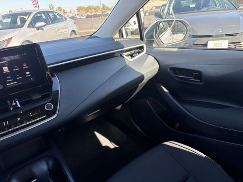 Used 2025 Toyota Corolla LE image 33