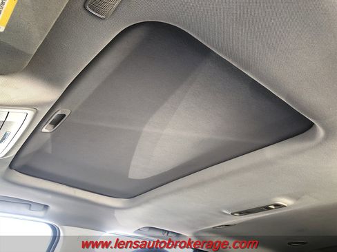 Used 2019 Chevrolet Suburban LT image 15