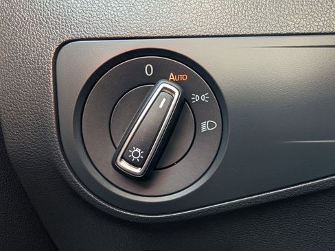 Certified 2022 Volkswagen Tiguan SE image 30