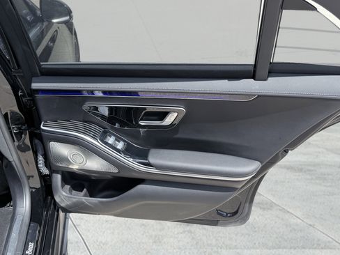 Used 2022 Mercedes-Benz S 580 4MATIC Sedan w/ AMG Line Package image 34