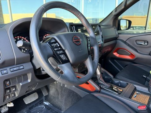 Used 2025 Nissan Frontier PRO-4X AWD/4WD image 32