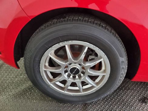 Used 2013 Volkswagen Golf 2-Door image 16