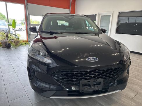 Used 2020 Ford Escape SE Sport image 4