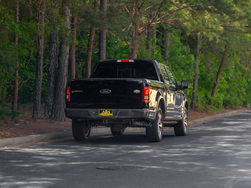 Used 2017 Ford F150 King Ranch w/ Equipment Group 601A Luxury AWD/4WD image 44