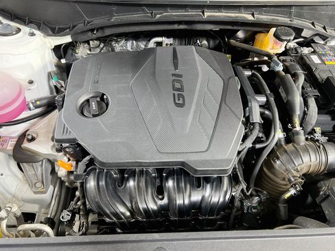 Used 2025 Hyundai Santa Cruz SE AWD/4WD image 27