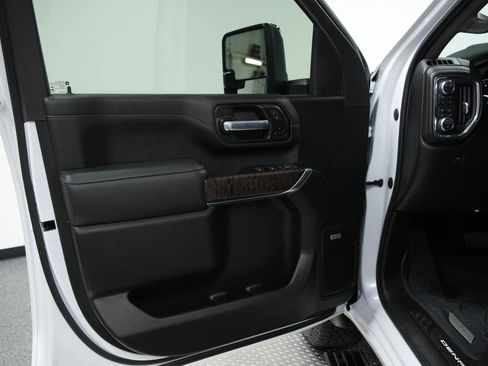 Used 2022 GMC Sierra 2500 Denali w/ Denali Ultimate Package image 25