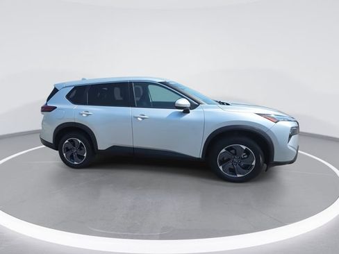 Used 2025 Nissan Rogue SV FWD image 9