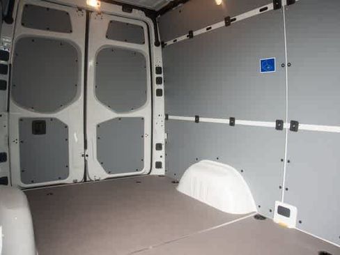 Used 2025 Mercedes-Benz Sprinter 2500 image 38