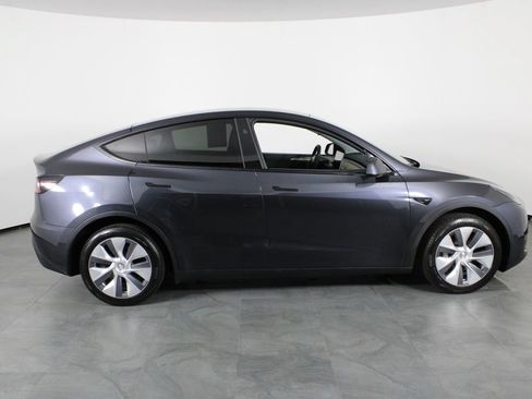 Used 2024 Tesla Model Y Long Range AWD/4WD image 11