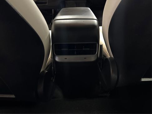 Used 2021 Tesla Model Y Long Range image 25