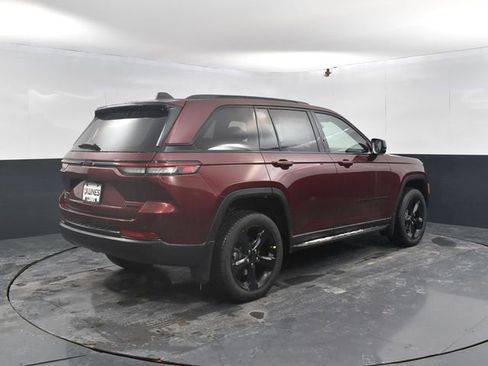 New 2025 Jeep Grand Cherokee Limited w/ Black Appearance Package AWD/4WD image 9