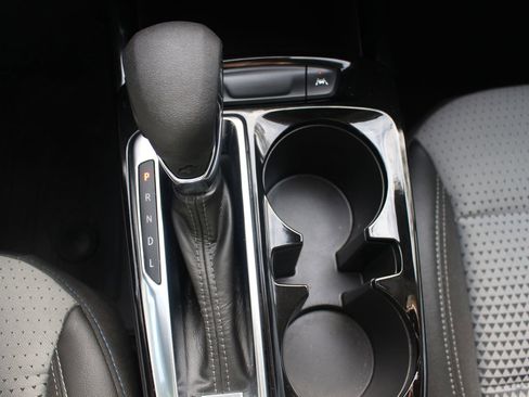 Used 2024 Chevrolet Trax LT w/ LT Convenience Package image 31