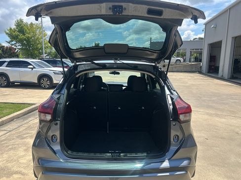 Used 2021 Nissan Kicks SV FWD image 10