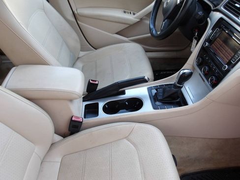 Used 2013 Volkswagen Passat TDI SE FWD image 17
