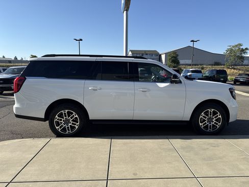 Used 2025 Ford Expedition Max Active AWD/4WD image 6