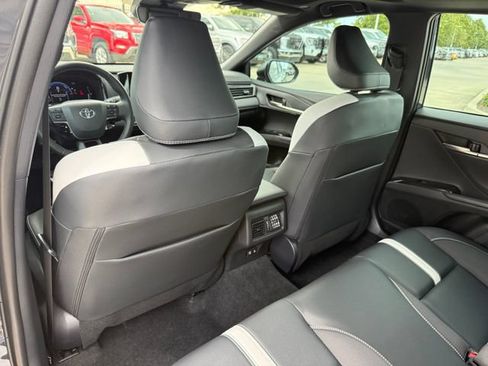 Used 2025 Toyota Camry SE w/ Convenience Package FWD image 25