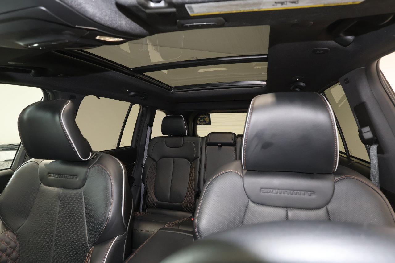 Used 2025 Jeep Grand Cherokee Summit w/ Adv Protech Group IV AWD/4WD image 19