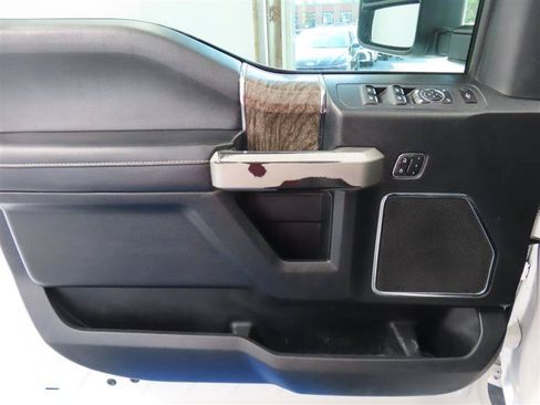Used 2019 Ford F250 Lariat w/ Lariat Ultimate Package AWD/4WD image 15