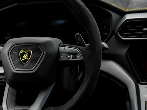 Used 2023 Lamborghini Urus Performante AWD/4WD image 18