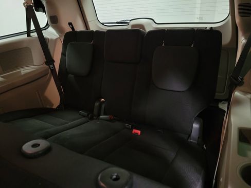 Used 2019 Dodge Grand Caravan SE w/ UConnect Hands-Free Group image 22