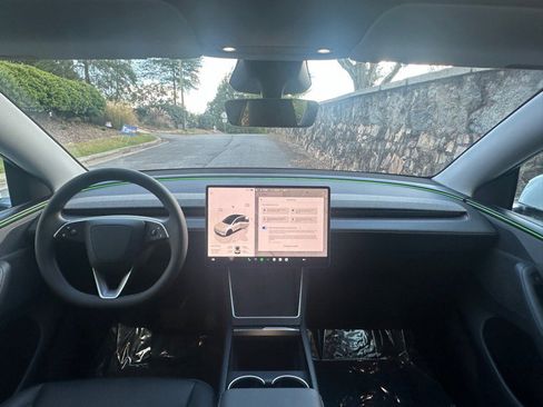 Used 2026 Tesla Model Y Long Range image 2