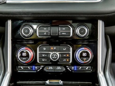 Used 2021 GMC Yukon Denali w/ LPO, Illumination Package RWD image 25