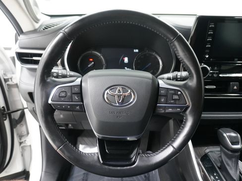 Used 2021 Toyota Highlander Limited image 19