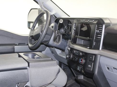 Used 2024 Ford F250 XLT image 32