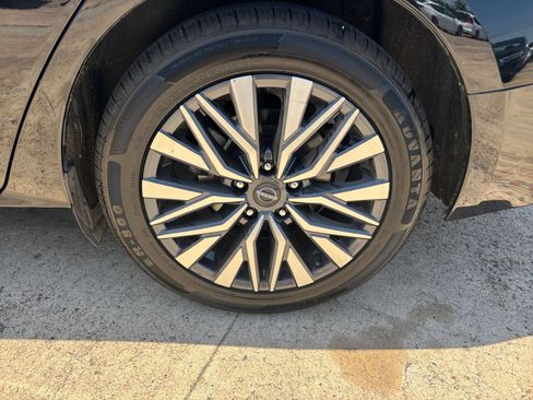 Used 2025 Nissan Altima 2.5 SV FWD image 29