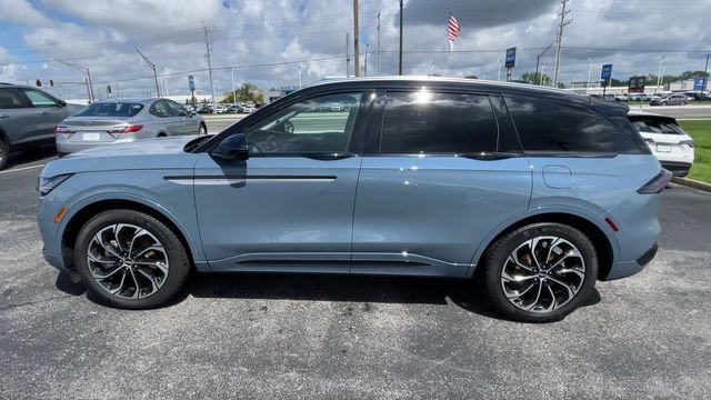 Used 2025 Lincoln Nautilus Reserve AWD/4WD image 7