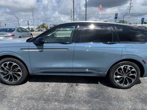 Used 2025 Lincoln Nautilus Reserve AWD/4WD image 7